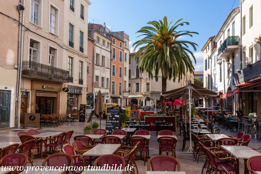 Bild: Am Place du Marché in Nimes