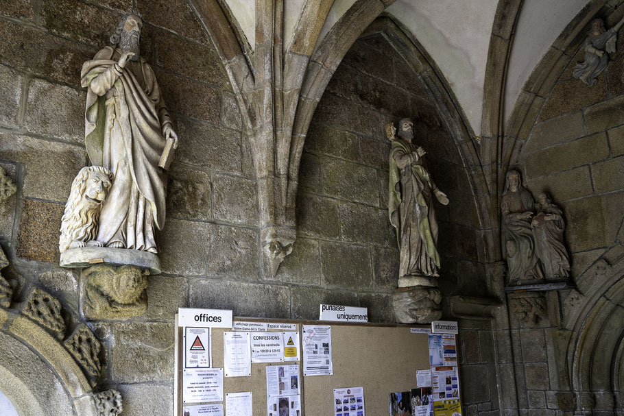 Bild: Eingang in die Chapelle Notre-Dame de la Clarté in Perros-Guirec   