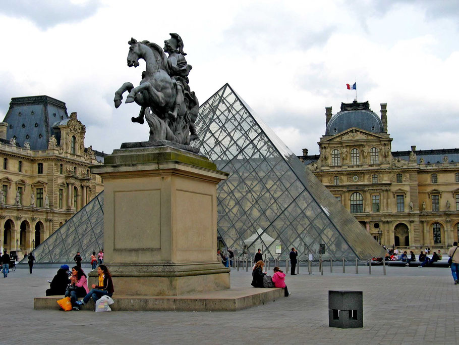 Bild: Louvre in Paris, Frankreich