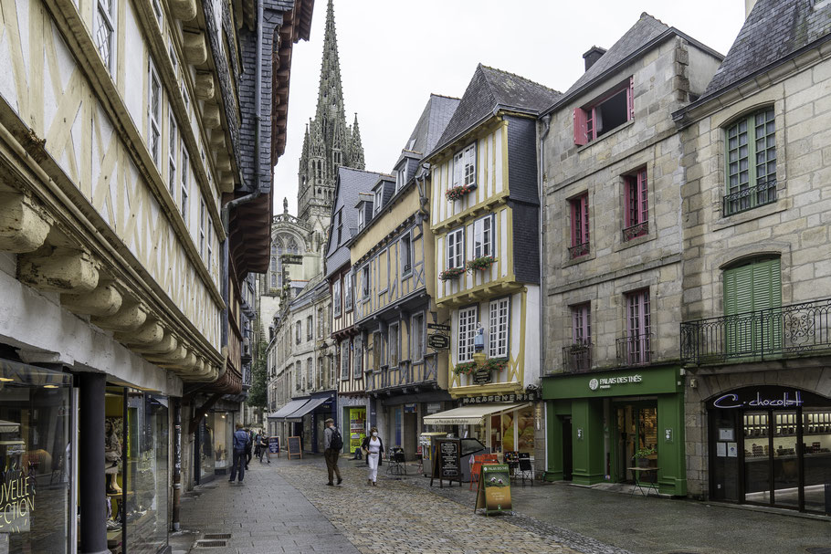Bild: Rue Kéréon in der Altstadt von Quimper, Bretagne 