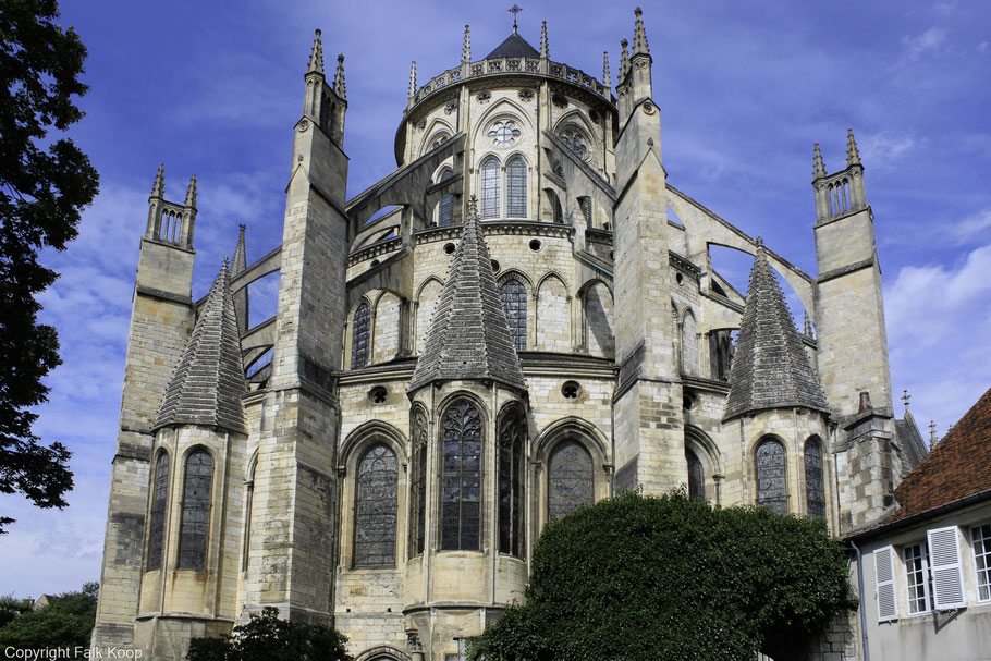 Bild: Chor von außen der gotische Kathedrale Saint-Étienne von Bourges