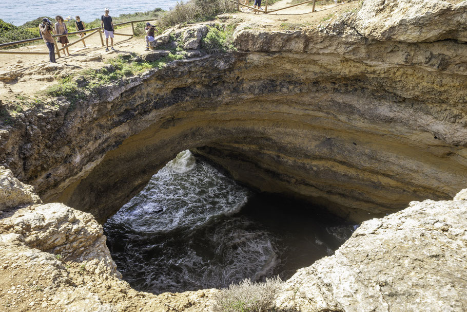 Bild: Benagil-Höhle an der Algarve in Portugal