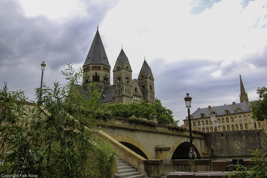 Bild: Temple Neuf mit Pont des Roches in Metz