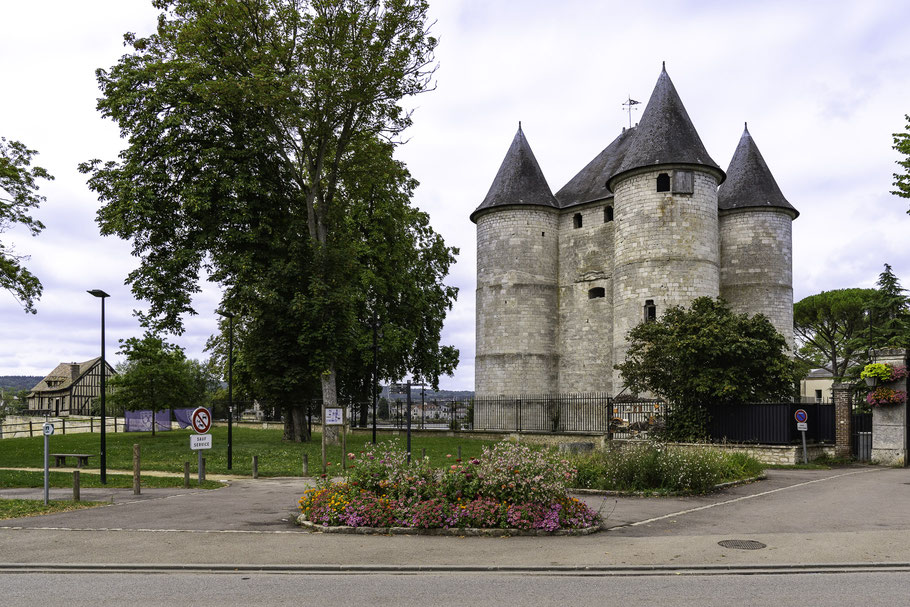Bild: Château des Tourelles vor der alten Mühle in Vernon, Normandie