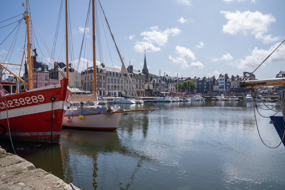 Bild: Honfleur im Département Calvados in der Normandie  hier Église Sainte-Catherine hier am Vieux Bassin