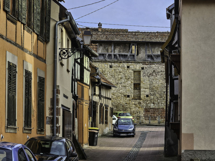 Bild: Blick auf die Stadtmauer in Bouxwiller