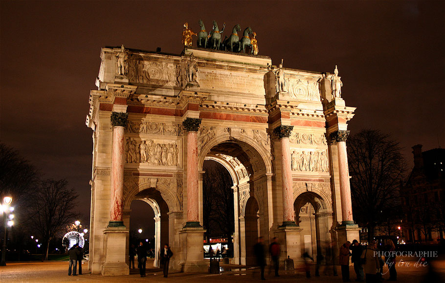 Bild:  Arc de Triomphe du Carrousel zwischen Louvre und Tuilerien 