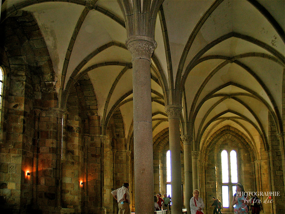 Bild: Gästesaal in der Benediktiner-Abtei von Mont-Saint-Michel  