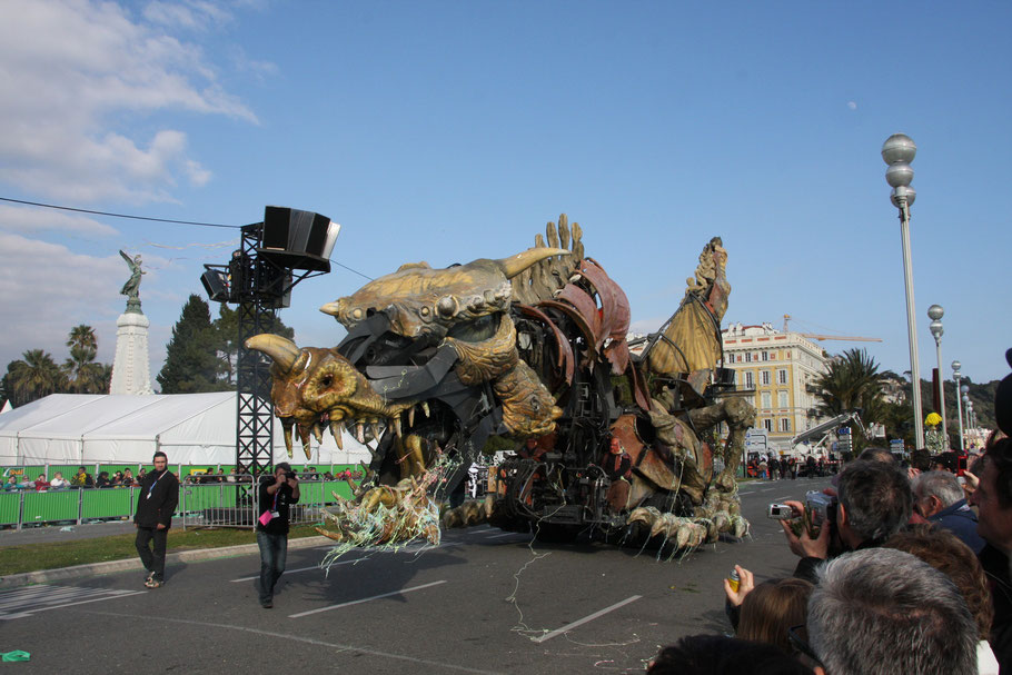 Bild: Blumencorso beim Karneval in Nice (Nizza)