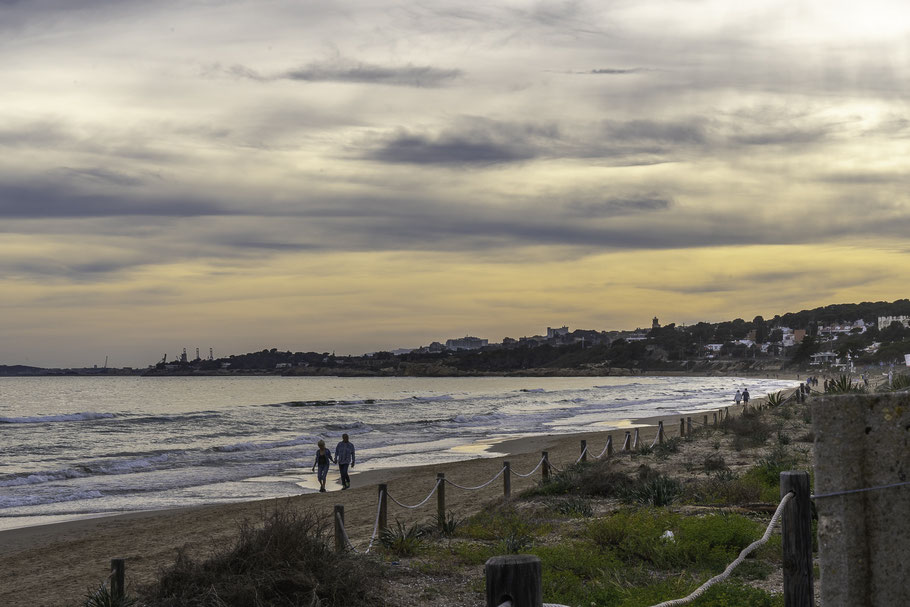Bild: Abenstimmung am Strand des Camping Las Salinas, Platja Llarga, Tarragona