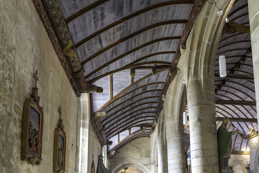 Bild: getäfeltes Gewölbe in der Kirche Saint-Germain in Pleyben 