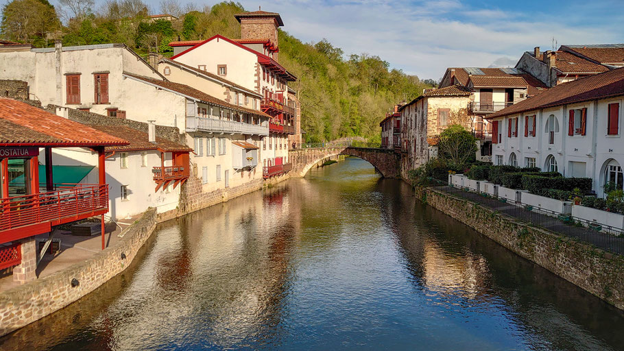 Bild: Brücke über die Nive de Béhérobie in Saint-Jean-Pied-de-Port