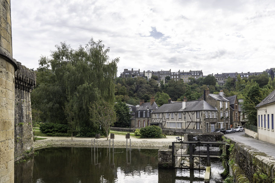 Bild: Rechts die Rue Fos Keralyx in Fougères mit Blick auf die Oberstadt