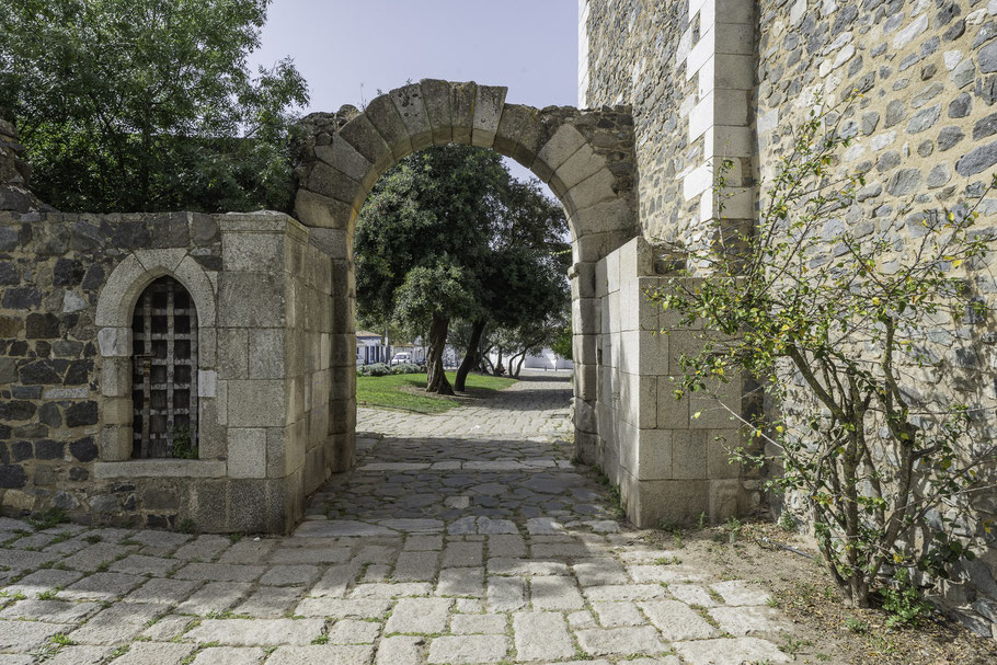 Bild: Portas de Évora bei dem Castelo de Beja in Beja