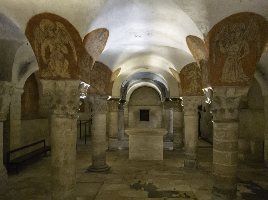 Bild: Krypta in der Chathédrale Notre-Dame de Bayeux