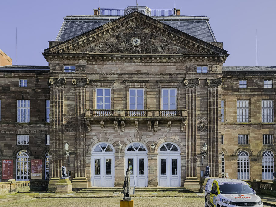 Bild: Der Eingang zum Château des Rohan in Saverne