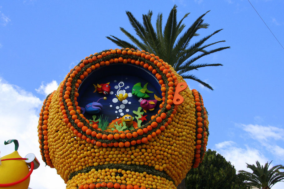 Bild: der Corso beim Limonenfest (Féte du Citron) in Menton