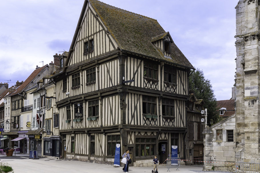 Bild: Maison du Temps Jadis in der Rue Carnot in Vernon, Normandie