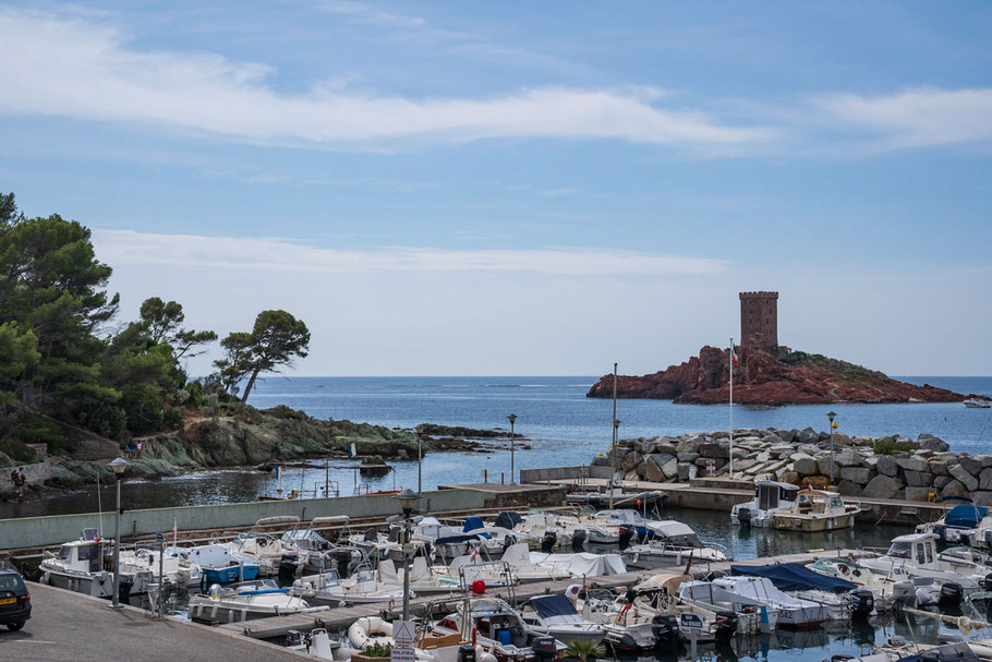 Bild: Port du Poussai Blick au die Île d´Or, Massif de l´Estérel 