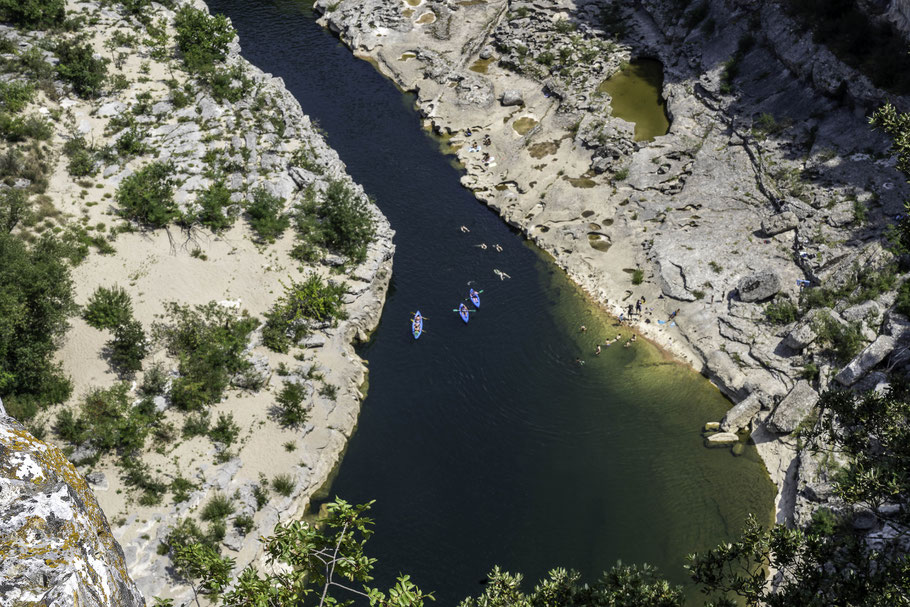 Bild: Blick vom Belvédère du Ranc Pointu auf die Gorges de l´Ardèche