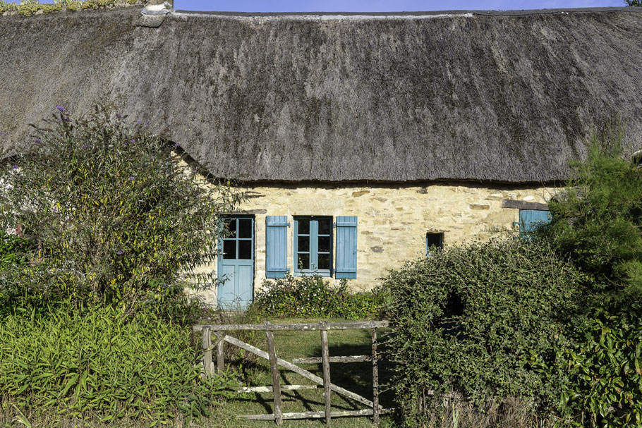  Bild: Haus mit Reetdach in Bréca im Parc naturel régional de Brière 