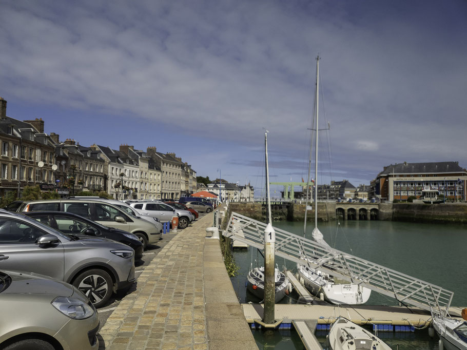 Bild: Im Hafen mit Hebebrücke von Saint-Valery-en-Caux