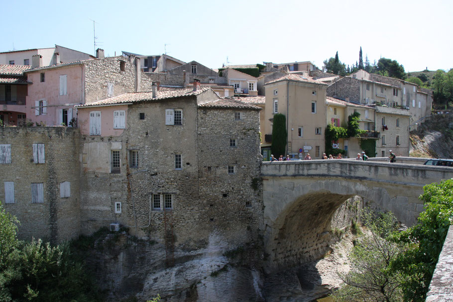 Bild: Römerbrücke (Pont romain) über die Ouvéze in Vaison-la-Romaine