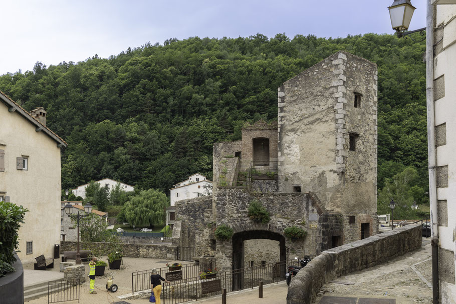 Bild: Portal de Cavalleria in Prats-de-Mollo-la-Preste, Frankreich 