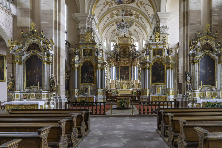 Bild: Blick zu den Seitenaltären und den Chor der Abtei- und Pfarrkirche Ebersmünster im Elsass, Frankreich