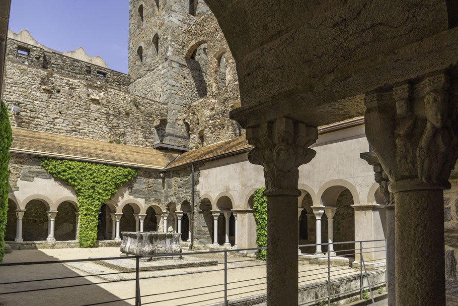 Bild: Kreuzgang in der Monestir Sant Pere de Rodes, Katalonien, Spanien