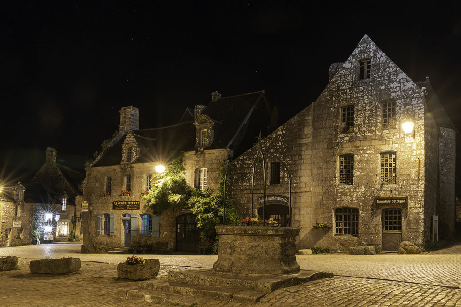 Bild: Lorconan bei Nacht in der Bretagne