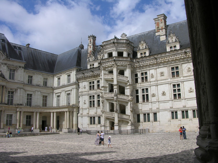 Bild: Château de Blois im Département Loir-et-Cher