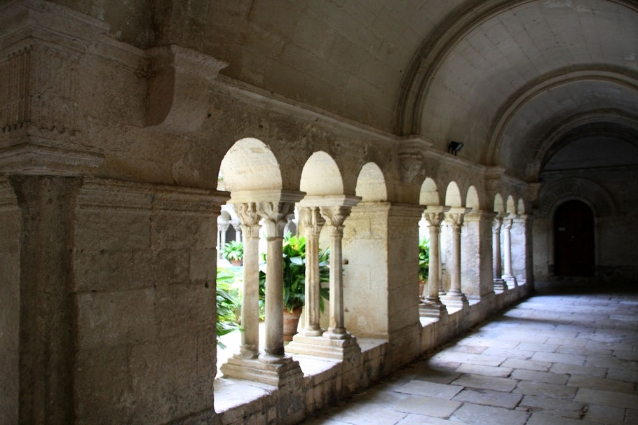 Bild: Kreuzgang in der Monastère de St-Paul-de-Mausole