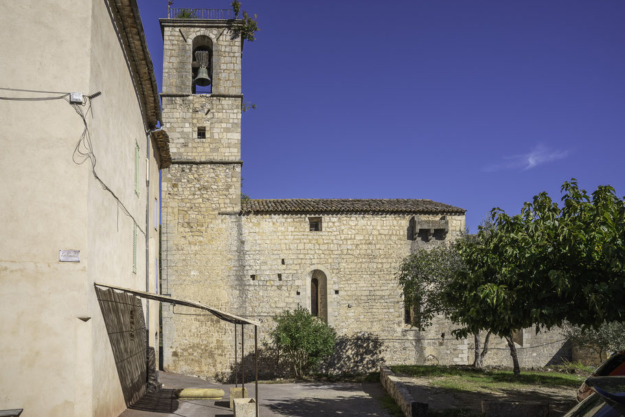 Bild: Die seitliche Fassade der Église Saint Saveur in Entrecasteaux 