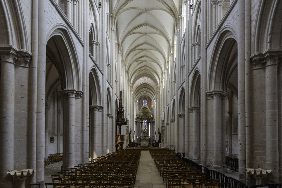 Bild: Blick in das Innere der Abteikirche La Tritinté de Fécamp