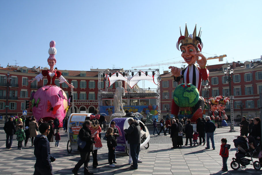 Bild: Karneval in Nice auf dem Place Masséna