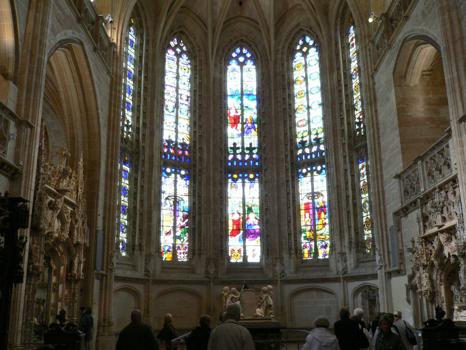 Bild: im Innern der Monastére de Brou in Bourg-en-Bresse, Frankreich