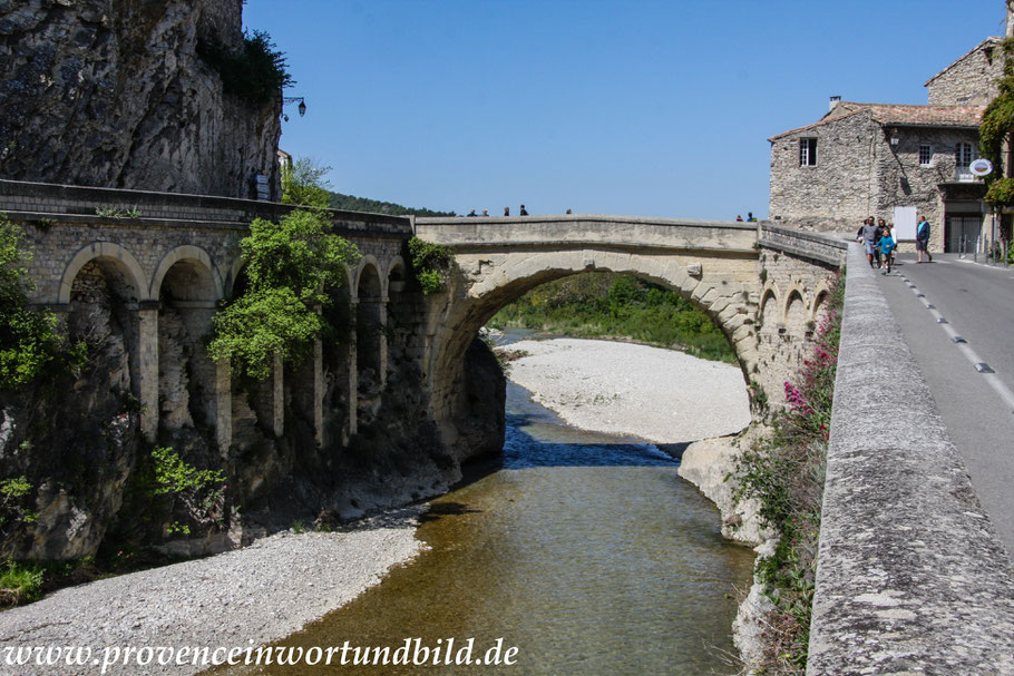 Bild: römische Brücke "Pont romain" in Vaison-la-Romaine