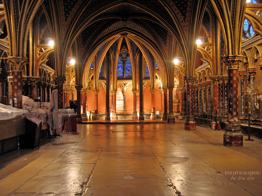 Bild: Unterkirche von Sainte-Chapelle in Paris