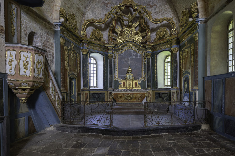 Bild: Im Innern der Chapelle Saint-Pierre in Castillon-en-Couserans in den Pyrenäen