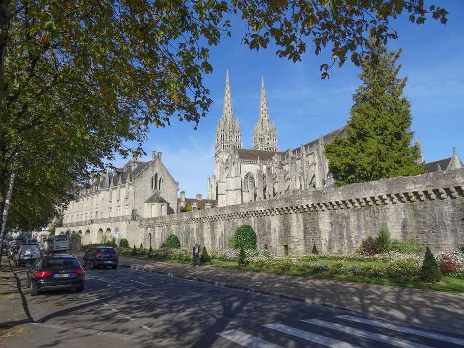 Bild: Blick auf die "Cathédrale Saint Corentin" von Quimper 