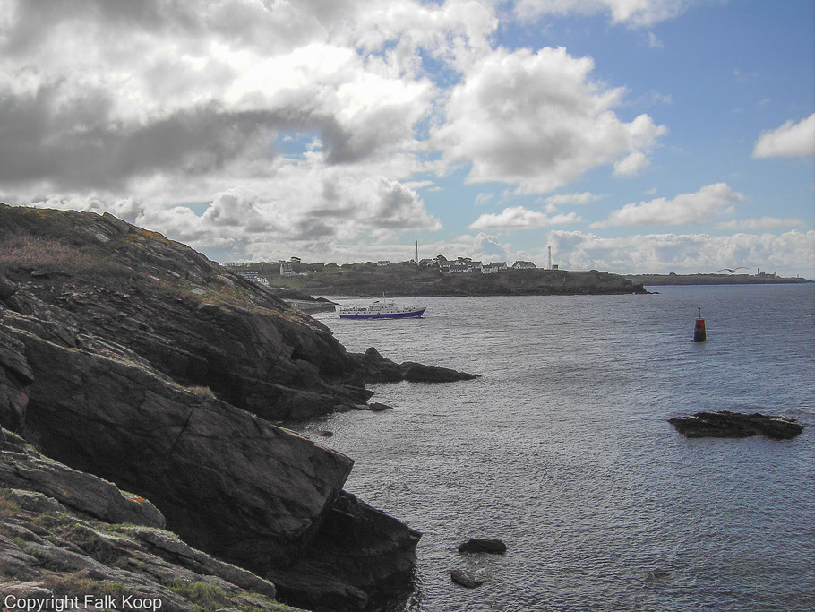 Bild: Le Conquet in der Bildmitte, rechts im Bild der Point Saint-Mathieu 