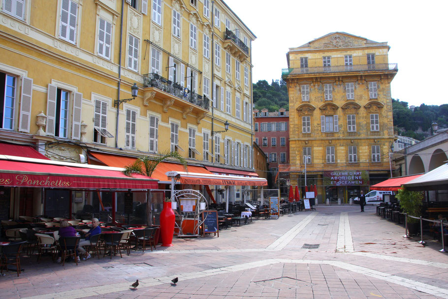 Bild: Blick auf Palais Cais de Pierlas am Cours Saleya in Nice (Nizza)