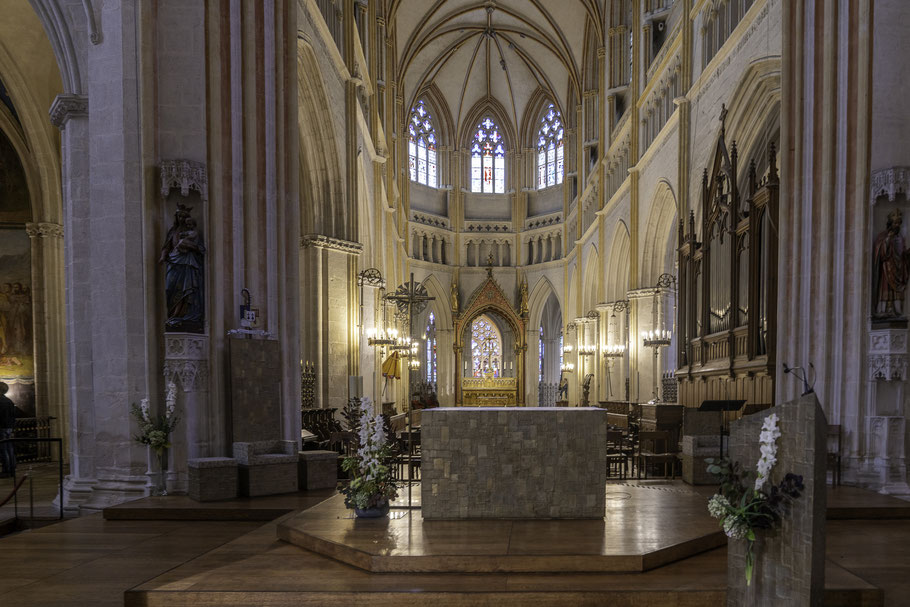 Bild: Der Chor mit Chorumgang in der Cathédrale Saint Corentin in Quimper