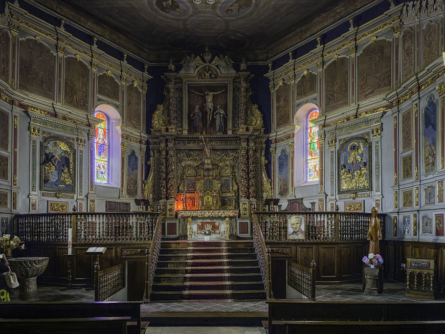 Bild: Hauptaltar und Seitenaltäre der Église Saint-Fructueux in Itxassou