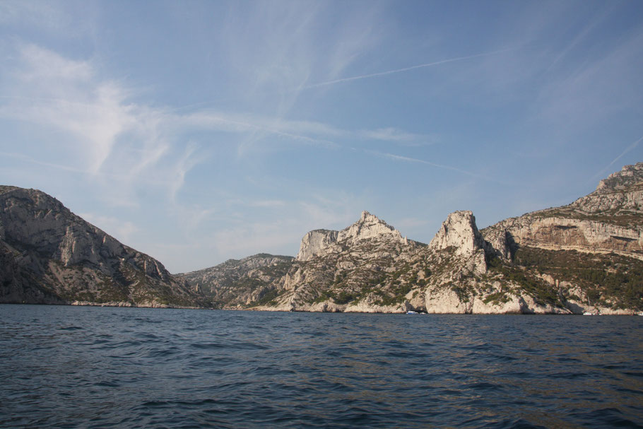 Bild: Blick links in die Calanque de Morgiou und recht in die Calanque de Sugiton