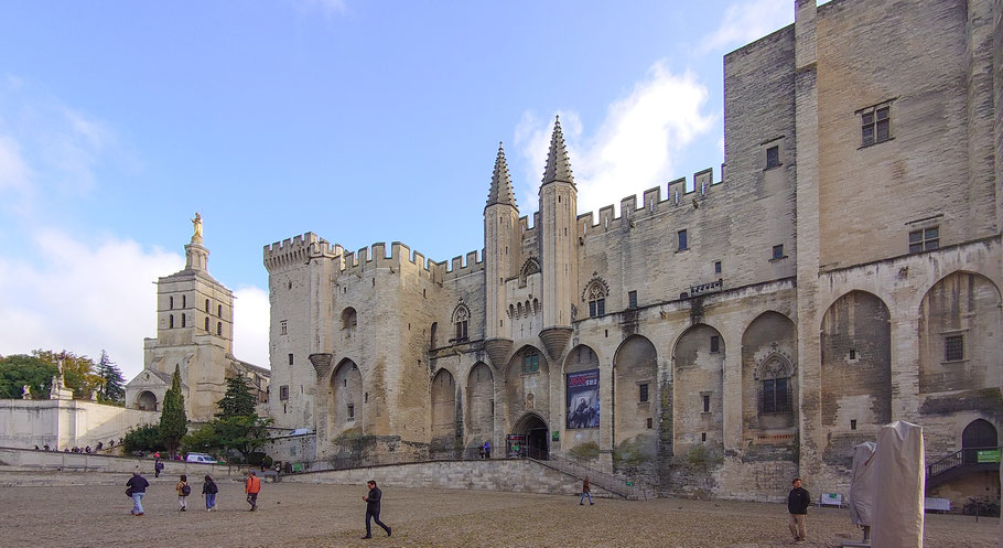 Bild: Papstpalast in Avignon