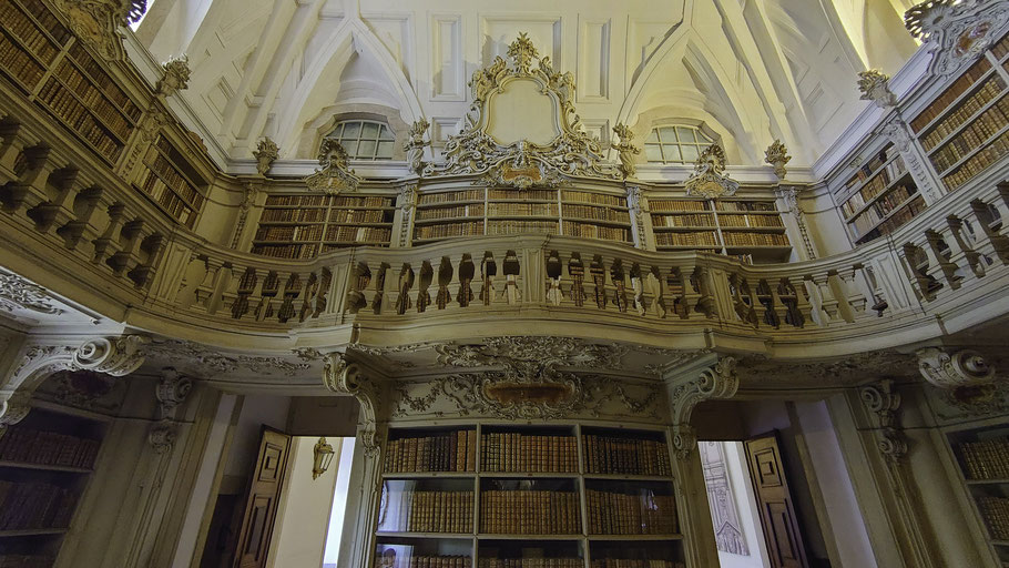 Bild: Die Bibliothek im Palácio Nacional de Mafra 