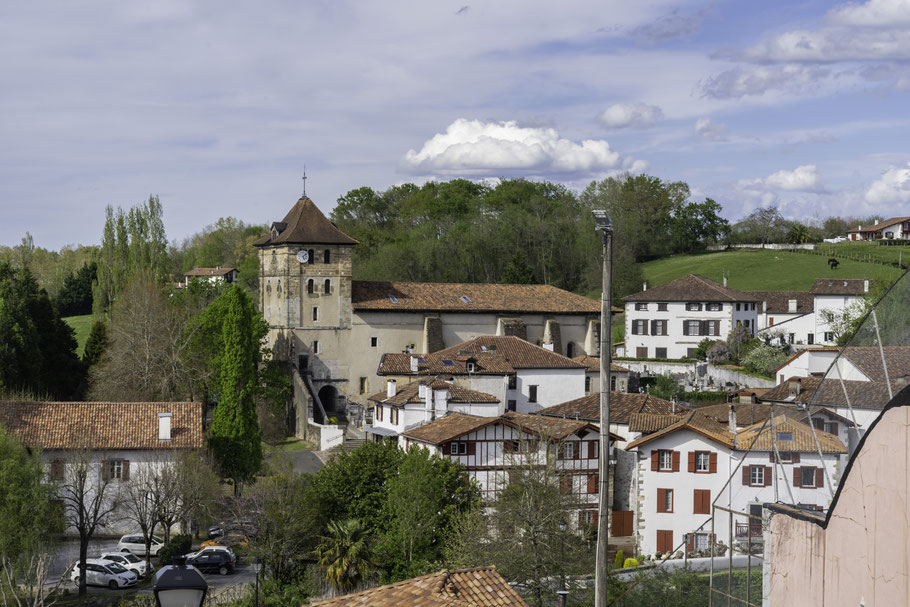 Bild: Église Saint Etienne in Espelette im Baskenland