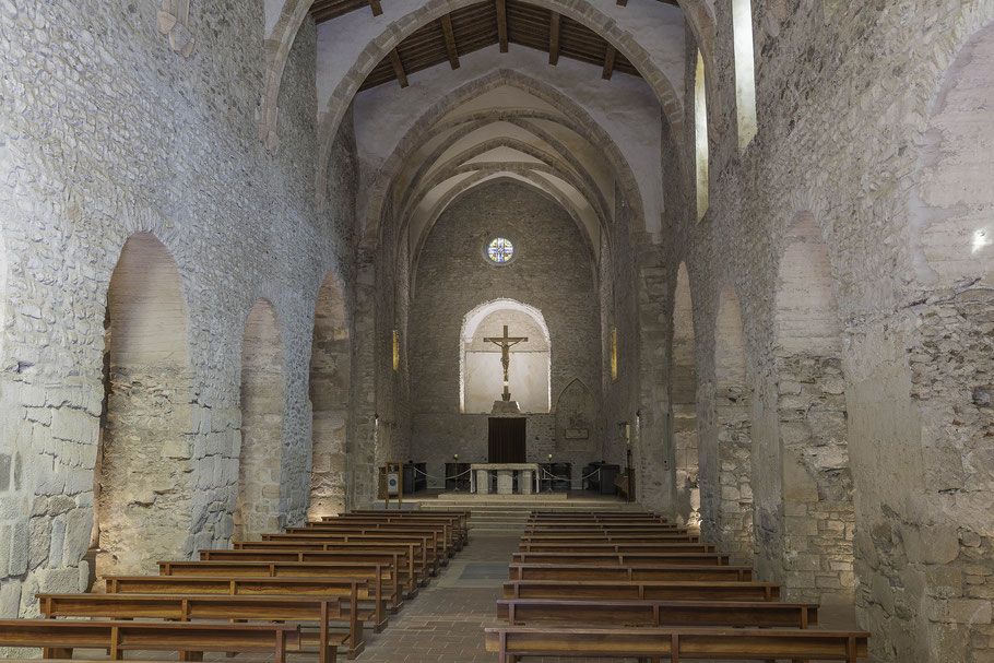 Bild: Blick in das Innere der Kirche in der Abbaye Saint-Michel-de-Cuxa